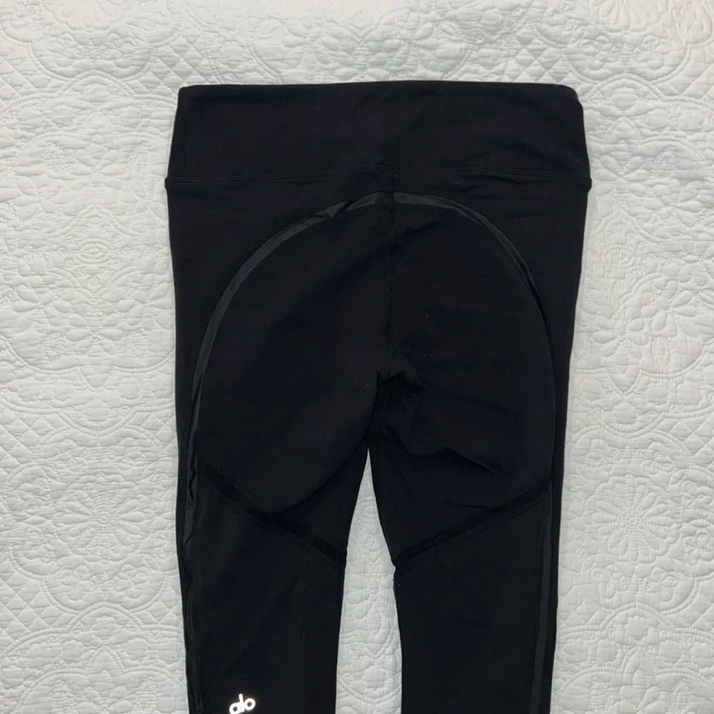 ALO YOGA Continuity Capri Crop Leggings Size M - Picture 3 of 11